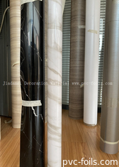 Gepackt in Rollen Neues Marmor Design Selbstklebstoff PVC-Film Für Oberflächendekoration