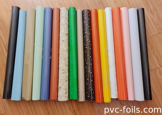 Farbenfrohe Muster selbstklebende PVC-Filmrolle für die Dekoration von Innenräumen