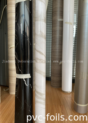 Gepackt in Rollen Neues Marmor Design Selbstklebstoff PVC-Film Für Oberflächendekoration