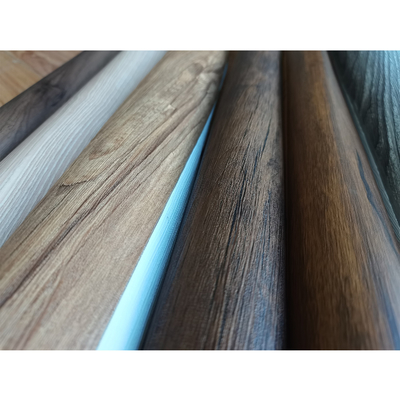 3D-Holzdesigns Wandpapier selbstklebende Rollen PVC-Aufkleber für Raumdekoration
